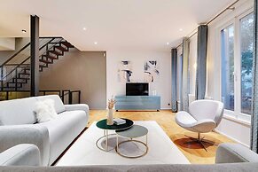 Fabulous House : a Gem in Chic Western Paris