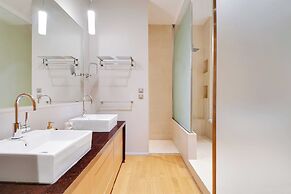 Fabulous House : a Gem in Chic Western Paris