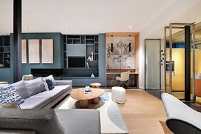 Fabulous House : a Gem in Chic Western Paris