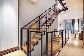 Fabulous House : a Gem in Chic Western Paris