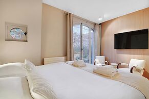 Fabulous House : a Gem in Chic Western Paris