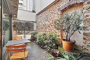 Fabulous House : a Gem in Chic Western Paris