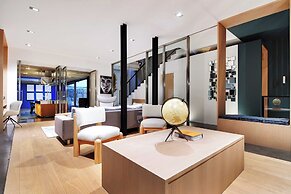 Fabulous House : a Gem in Chic Western Paris