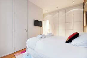 Fabulous House : a Gem in Chic Western Paris