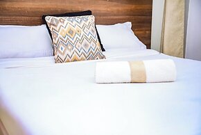 Lux Suites Father's Hub Apartments