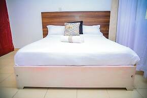 Lux Suites Father's Hub Apartments