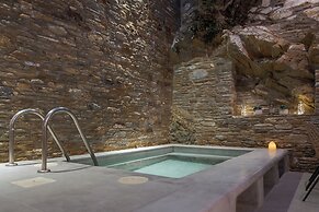 Porto Sereno Andros Suites