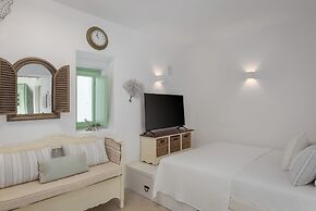 Porto Sereno Andros Suites