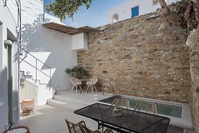 Porto Sereno Andros Suites