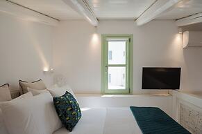 Porto Sereno Andros Suites