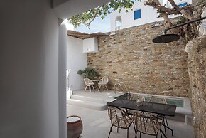 Porto Sereno Andros Suites