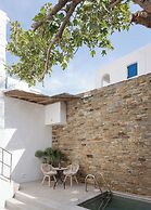 Porto Sereno Andros Suites