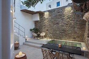 Porto Sereno Andros Suites