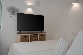 Porto Sereno Andros Suites