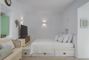Porto Sereno Andros Suites