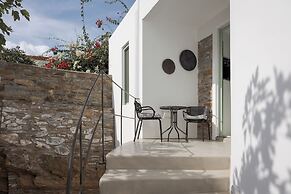Porto Sereno Andros Suites
