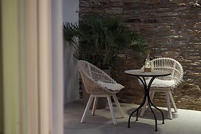 Porto Sereno Andros Suites