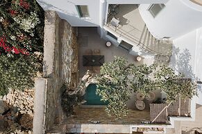 Porto Sereno Andros Suites