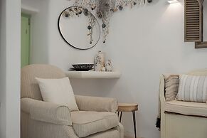 Porto Sereno Andros Suites