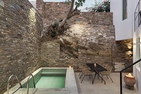 Porto Sereno Andros Suites