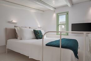 Porto Sereno Andros Suites