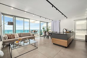 Rooftop Jacuzzi Penthouse by Sea N' Rent
