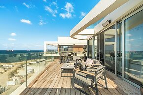 Rooftop Jacuzzi Penthouse by Sea N' Rent
