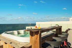 Rooftop Jacuzzi Penthouse by Sea N' Rent