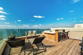 Rooftop Jacuzzi Penthouse by Sea N' Rent