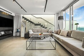 Rooftop Jacuzzi Penthouse by Sea N' Rent