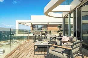 Rooftop Jacuzzi Penthouse by Sea N' Rent