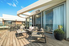 Rooftop Jacuzzi Penthouse by Sea N' Rent