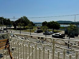 Gigantones Guesthouse