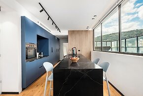 Pool & Jacuzzi Penthouse by Sea N' Rent