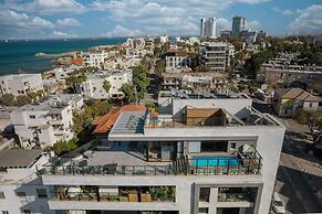 Pool & Jacuzzi Penthouse by Sea N' Rent
