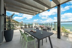 Pool & Jacuzzi Penthouse by Sea N' Rent