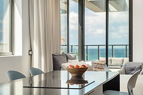 Pool & Jacuzzi Penthouse by Sea N' Rent