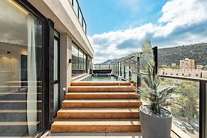 Pool & Jacuzzi Penthouse by Sea N' Rent