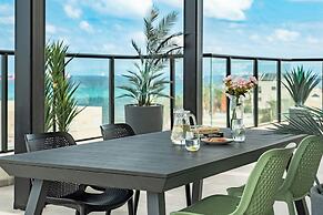 Pool & Jacuzzi Penthouse by Sea N' Rent