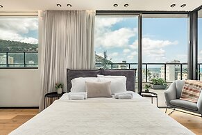 Pool & Jacuzzi Penthouse by Sea N' Rent