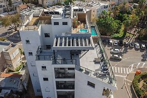 Pool & Jacuzzi Penthouse by Sea N' Rent