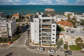 Pool & Jacuzzi Penthouse by Sea N' Rent