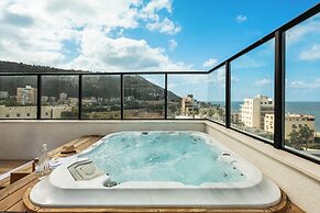 Pool & Jacuzzi Penthouse by Sea N' Rent
