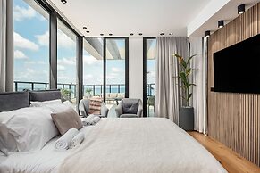 Pool & Jacuzzi Penthouse by Sea N' Rent