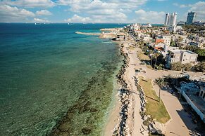 Pool & Jacuzzi Penthouse by Sea N' Rent