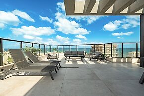 Pool & Jacuzzi Penthouse by Sea N' Rent