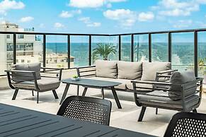 Pool & Jacuzzi Penthouse by Sea N' Rent