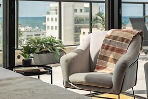 Pool & Jacuzzi Penthouse by Sea N' Rent