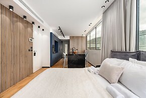 Pool & Jacuzzi Penthouse by Sea N' Rent