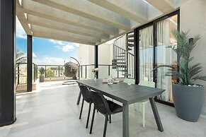 Pool & Jacuzzi Penthouse by Sea N' Rent